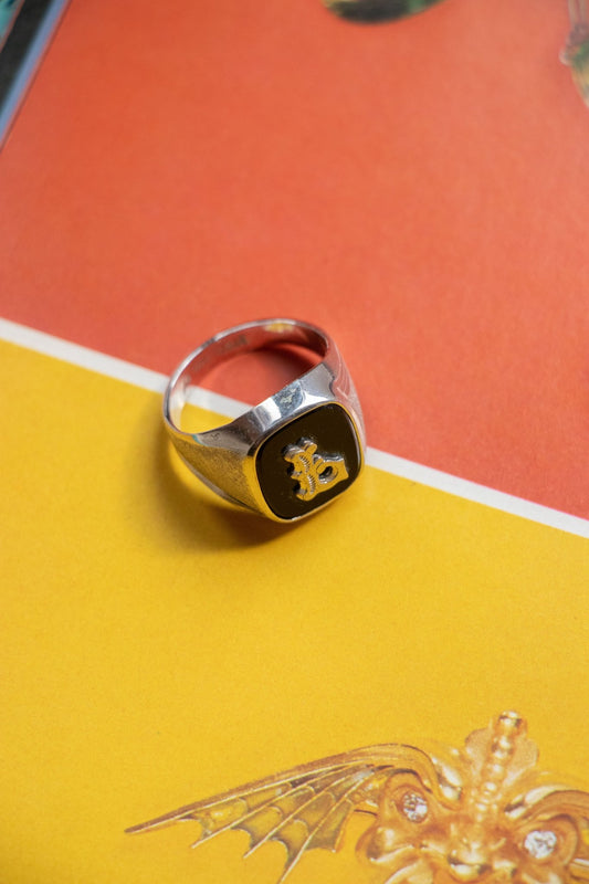 Ring - Vintage ‘L’ Sterling Silver & Onyx Signet Ring - Lettuce Goods