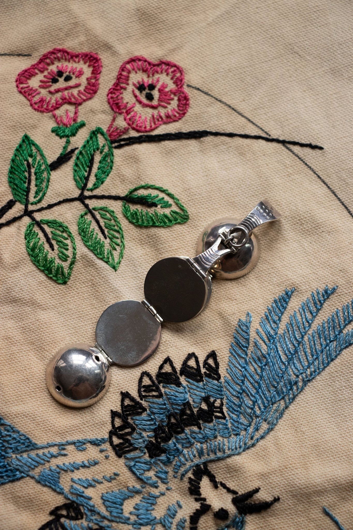 Pendant - Vintage Sterling Silver Ball Photo Locket - Lettuce Goods