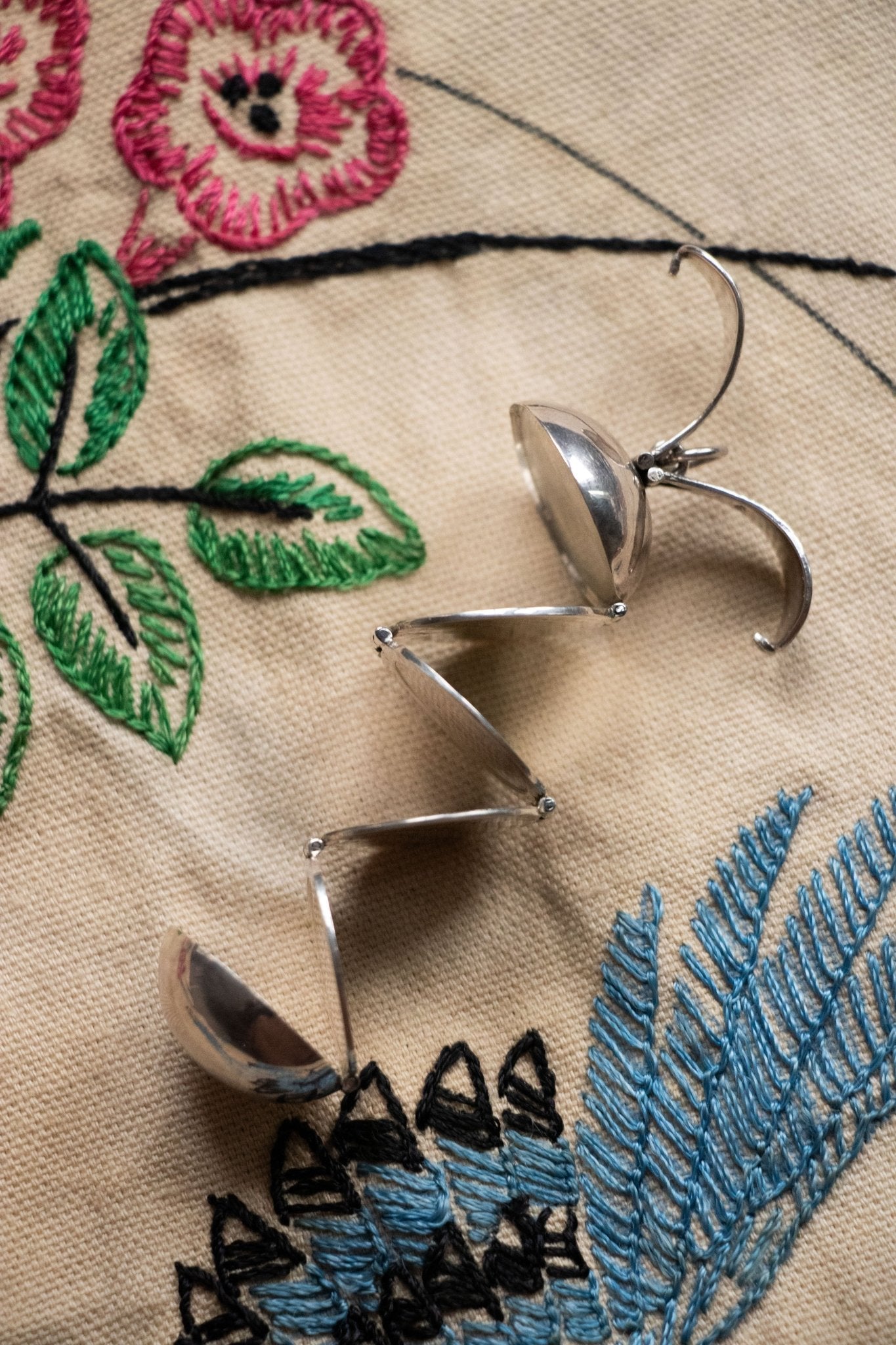 Pendant - Vintage Sterling Silver Ball Photo Locket - Lettuce Goods