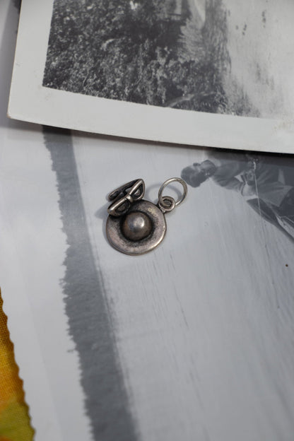 Charm - Vintage Sterling Silver Hat & Sunglasses Charm - Lettuce Goods