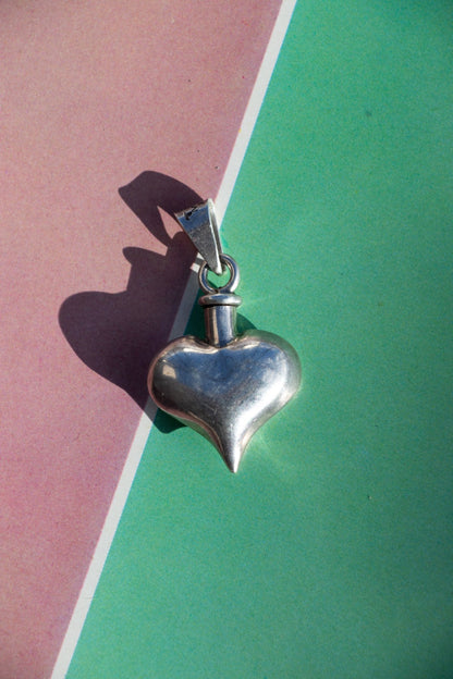 Charm - Vintage Sterling Silver Heart Shaped Vessel Pendant - Lettuce Goods
