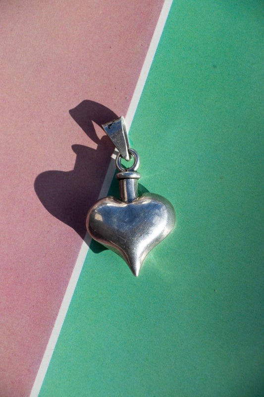 Charm - Vintage Sterling Silver Heart Shaped Vessel Pendant - Lettuce Goods