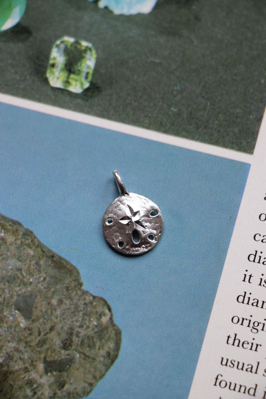 Charm - Vintage Sterling Silver Sand Dollar Charm - Lettuce Goods